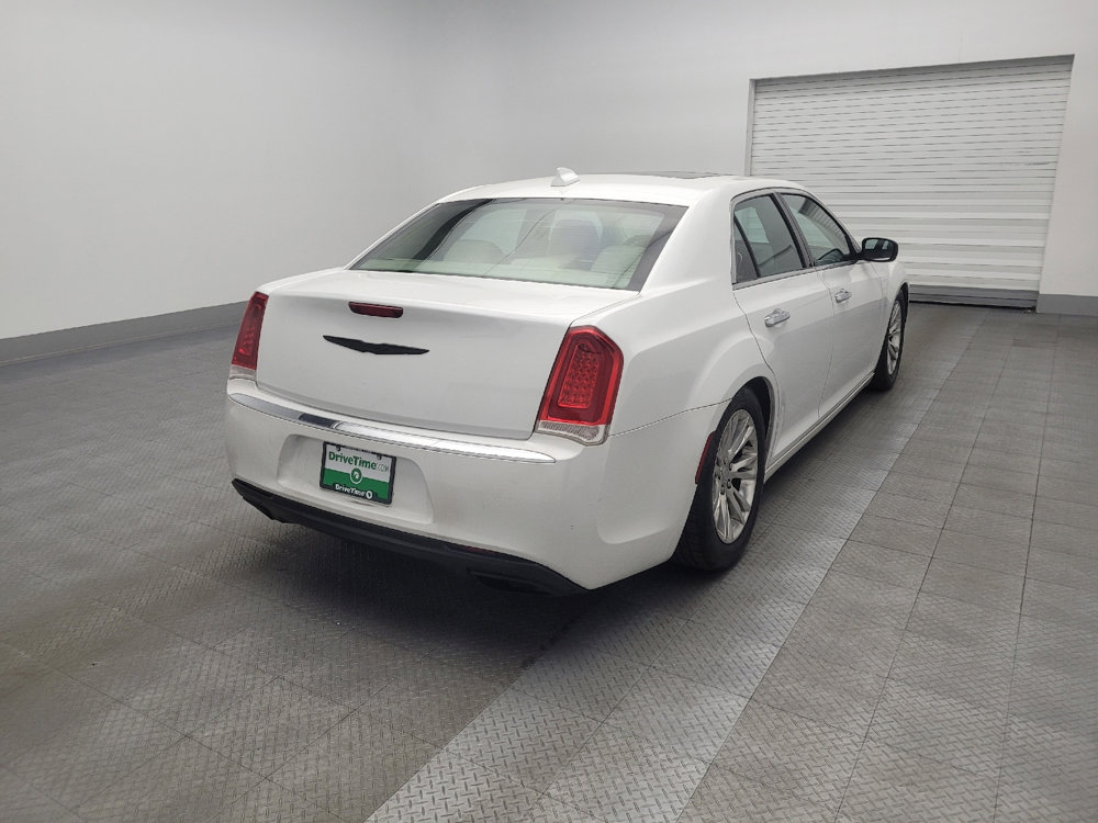 Used 2016 Chrysler 300 C image 9