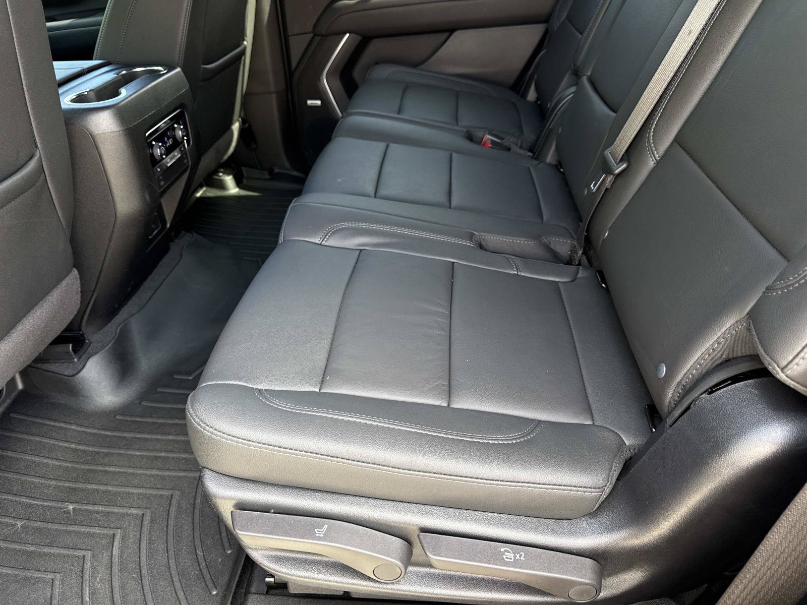 Used 2025 Chevrolet Tahoe Z71 w/ Comfort Package AWD/4WD image 10