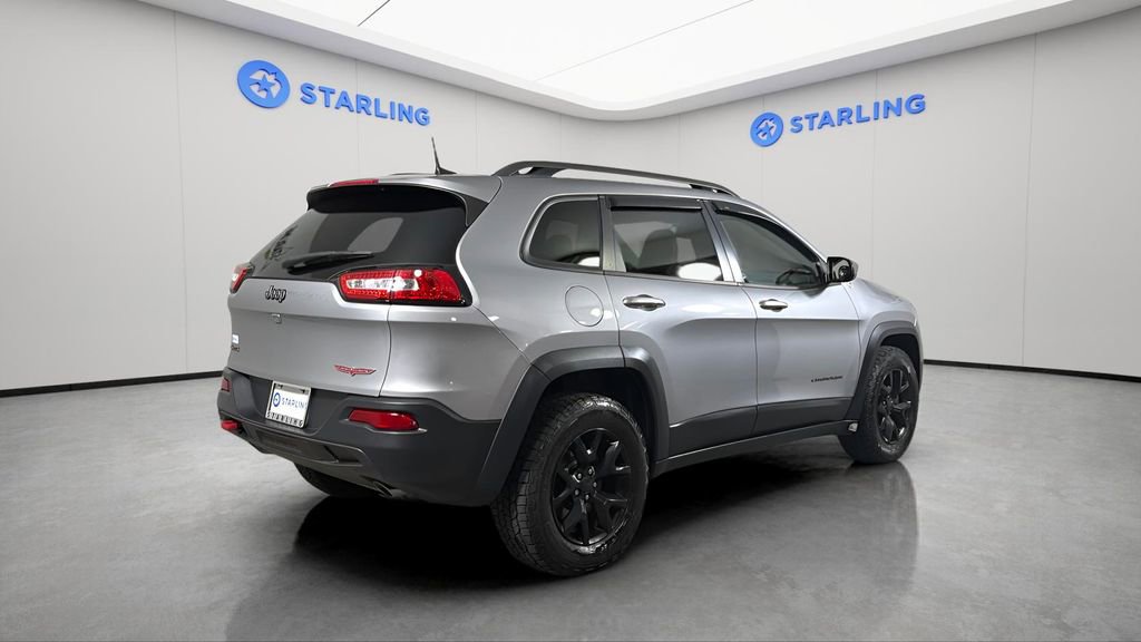 Used 2017 Jeep Cherokee Trailhawk AWD/4WD image 9