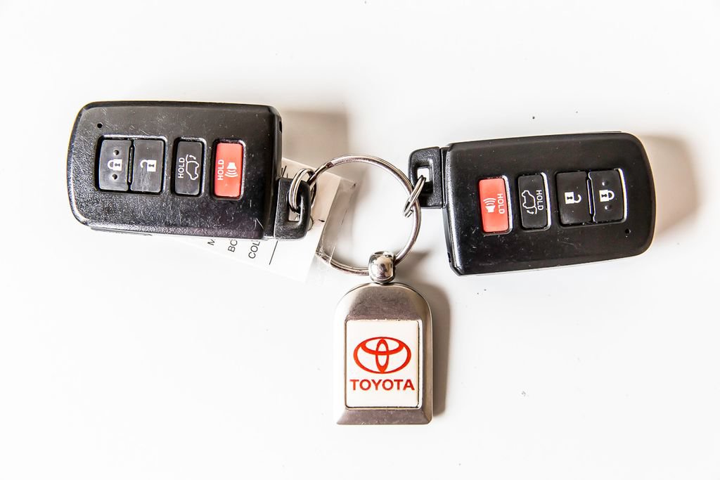 Used 2019 Toyota Highlander XLE AWD/4WD image 38