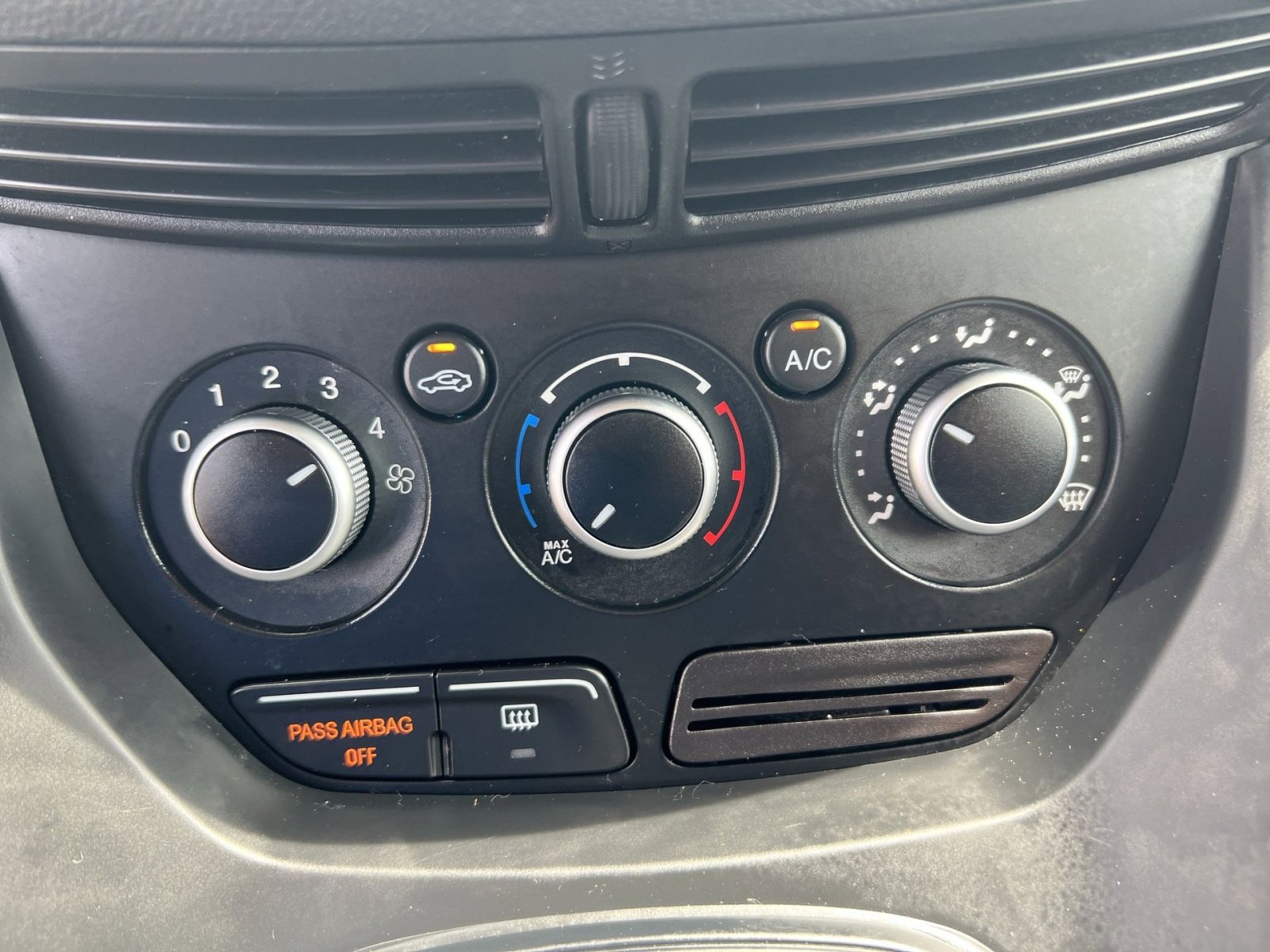 Used 2015 Ford Escape SE FWD image 28