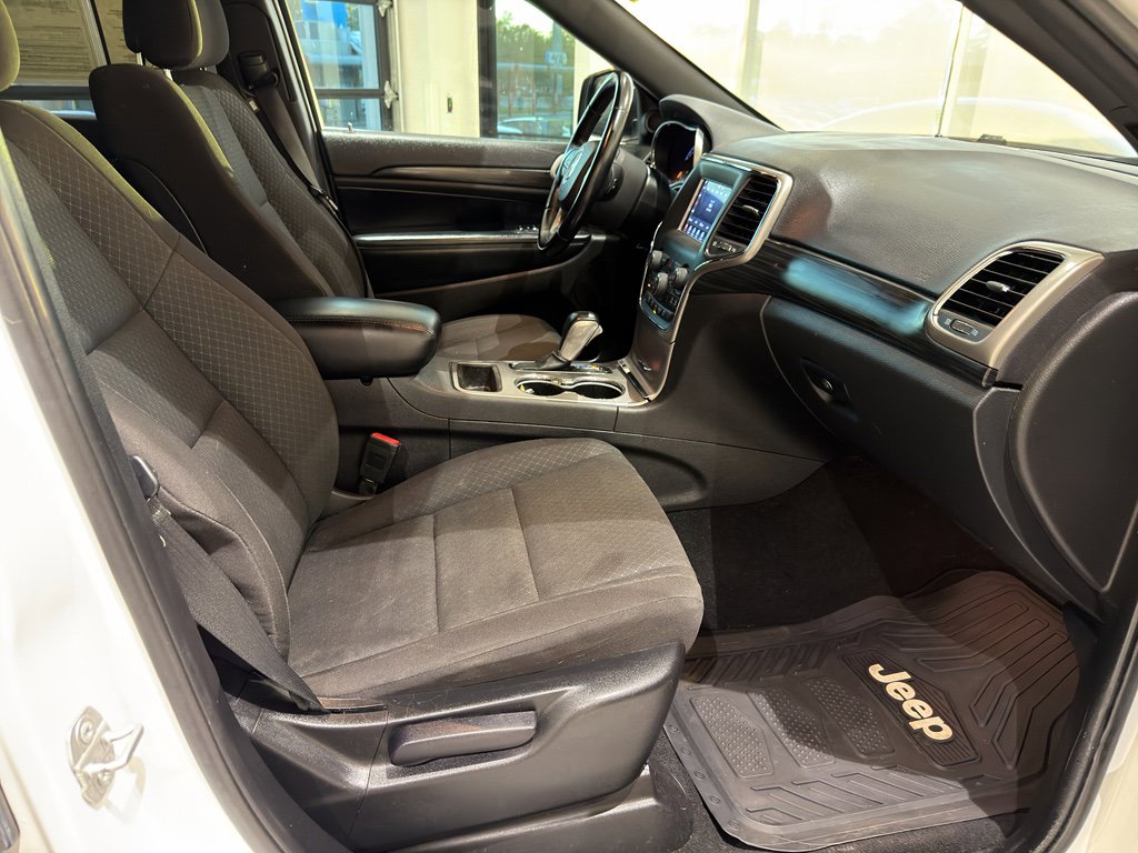 Used 2021 Jeep Grand Cherokee Laredo image 25