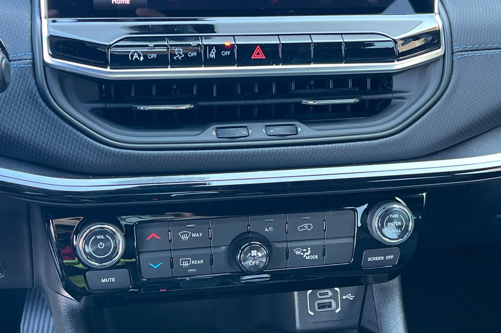 New 2026 Jeep Compass Latitude image 20