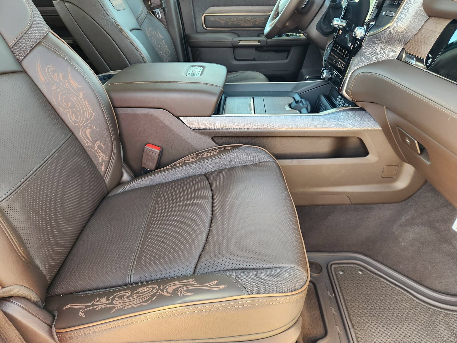 New 2026 RAM 2500 Limited AWD/4WD image 13