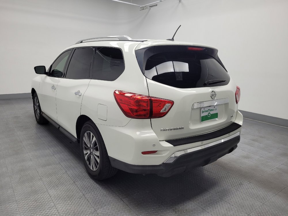 Used 2018 Nissan Pathfinder SV image 5