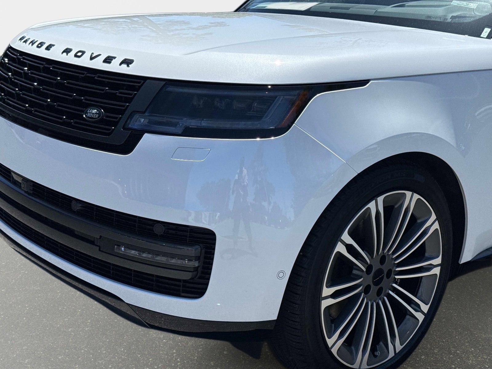 New 2026 Land Rover Range Rover Long Wheelbase SE AWD/4WD image 9