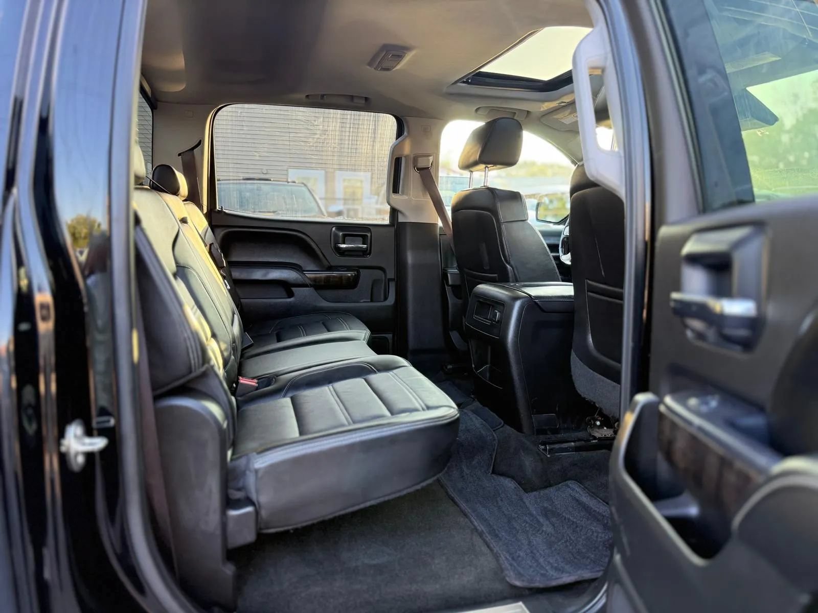 Used 2015 GMC Sierra 2500 Denali w/ Duramax Plus Package AWD/4WD image 12