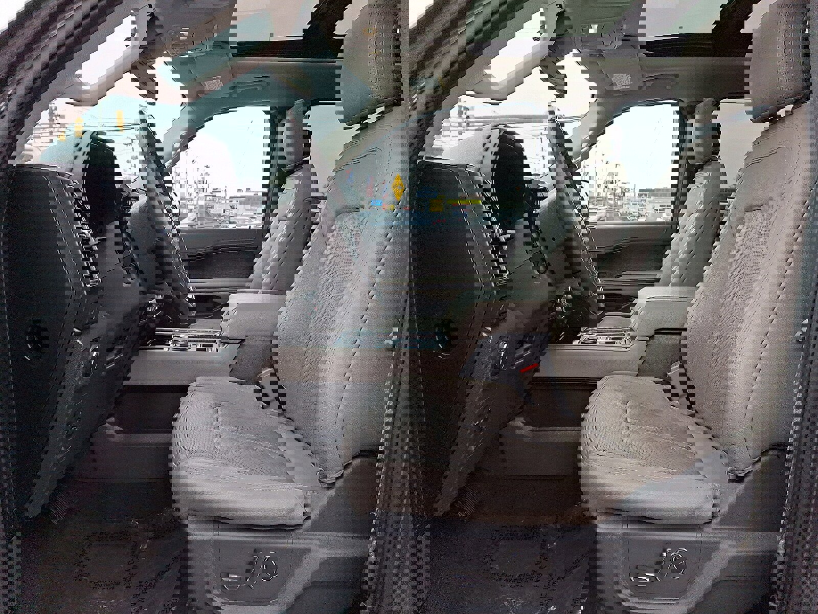 Used 2020 Ford Expedition Limited image 14