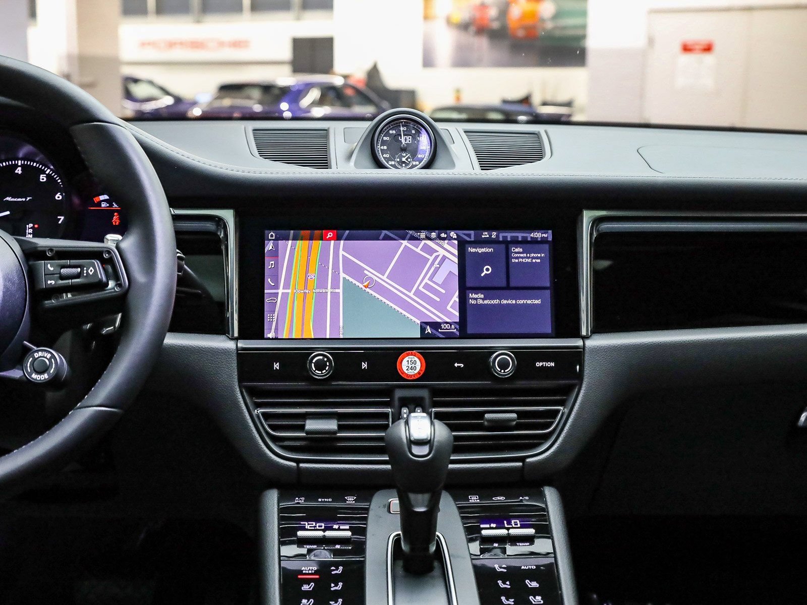 Certified 2025 Porsche Macan Turbo AWD/4WD image 18