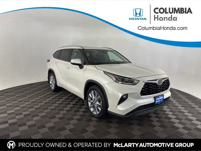 Used 2021 Toyota Highlander Limited image 1
