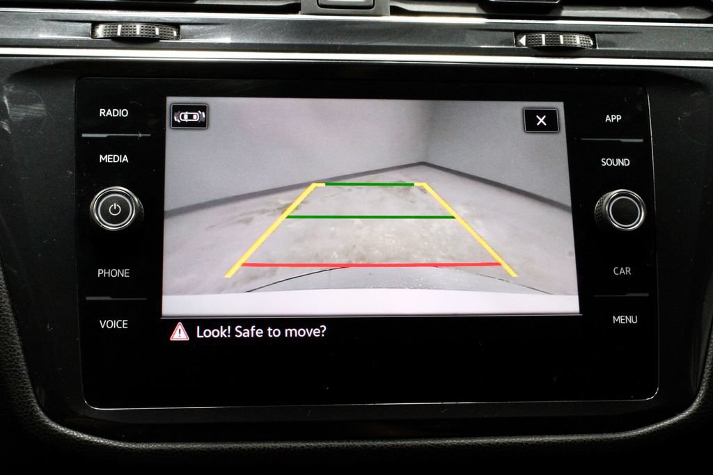 Used 2024 Volkswagen Tiguan SE FWD image 2