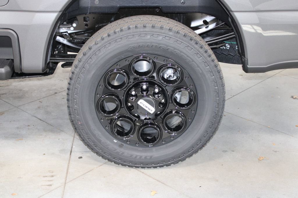 New 2026 Ford F250 Lariat w/ Black Appearance Package image 18