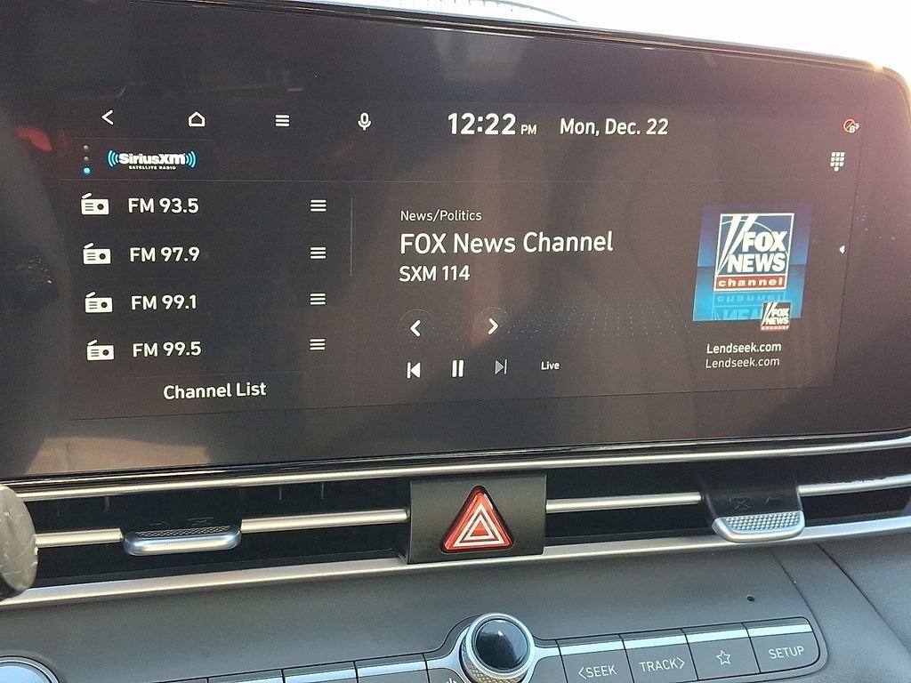 Used 2023 Hyundai Elantra SEL w/ Convenience Package image 18