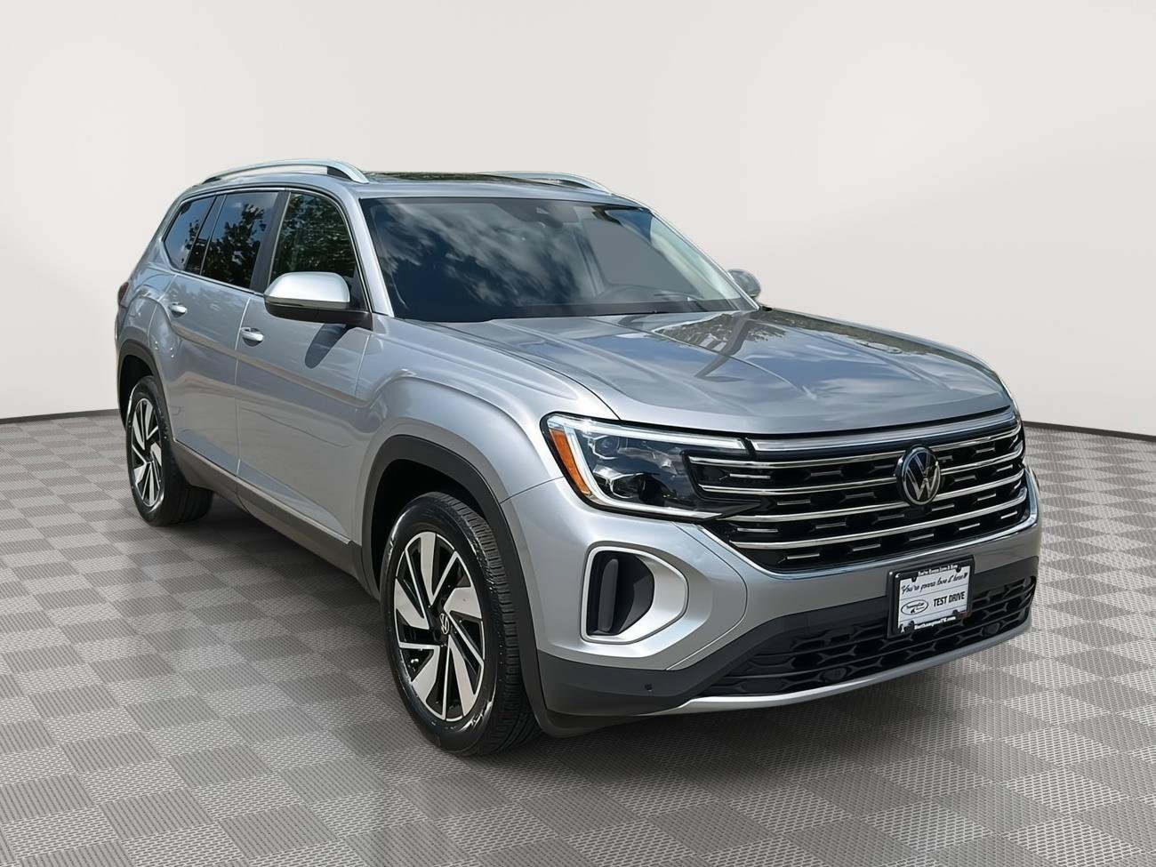 Used 2024 Volkswagen Atlas SEL AWD/4WD image 3