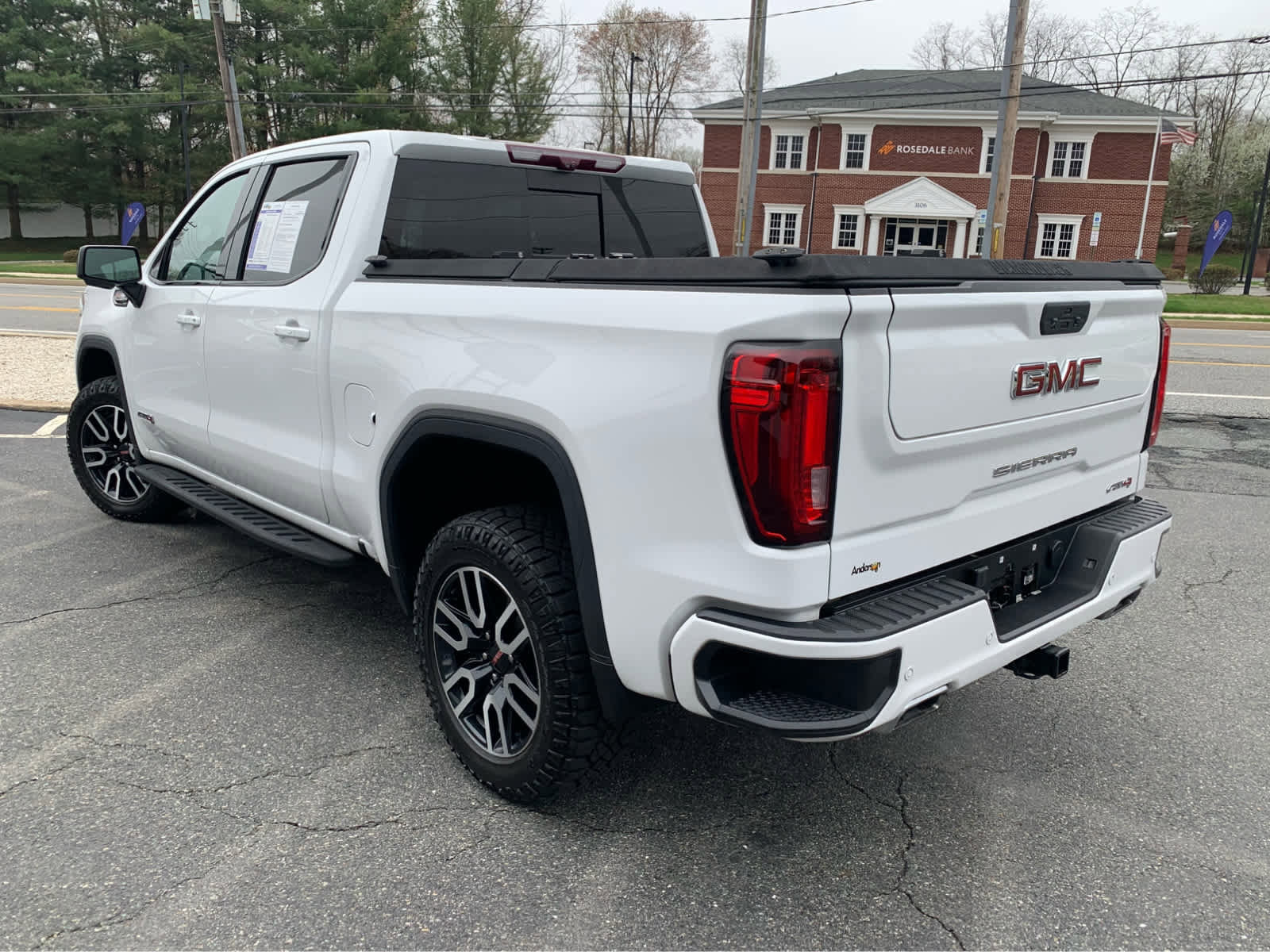 Used 2021 GMC Sierra 1500 AT4 w/ AT4 Premium Package AWD/4WD image 4