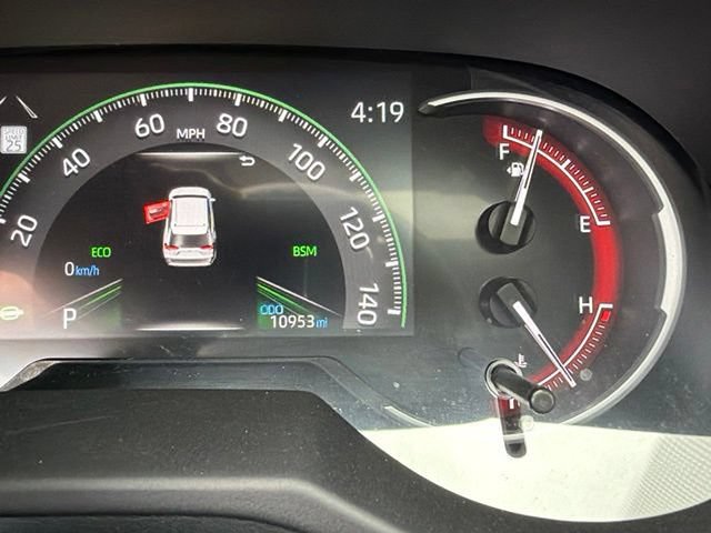 Used 2025 Toyota RAV4 XLE w/ Convenience Package FWD image 7