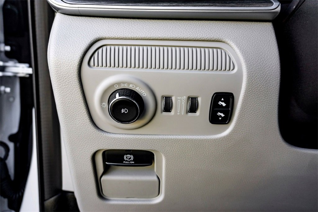 Used 2023 Jeep Wagoneer Series III w/ Premium Group I image 16