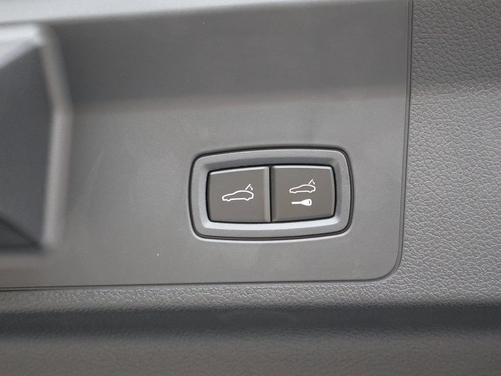 Certified 2025 Porsche Panamera 4 AWD/4WD image 17