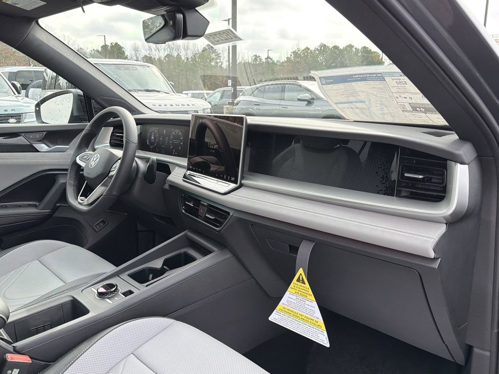 New 2026 Volkswagen Tiguan SE R-Line FWD image 21