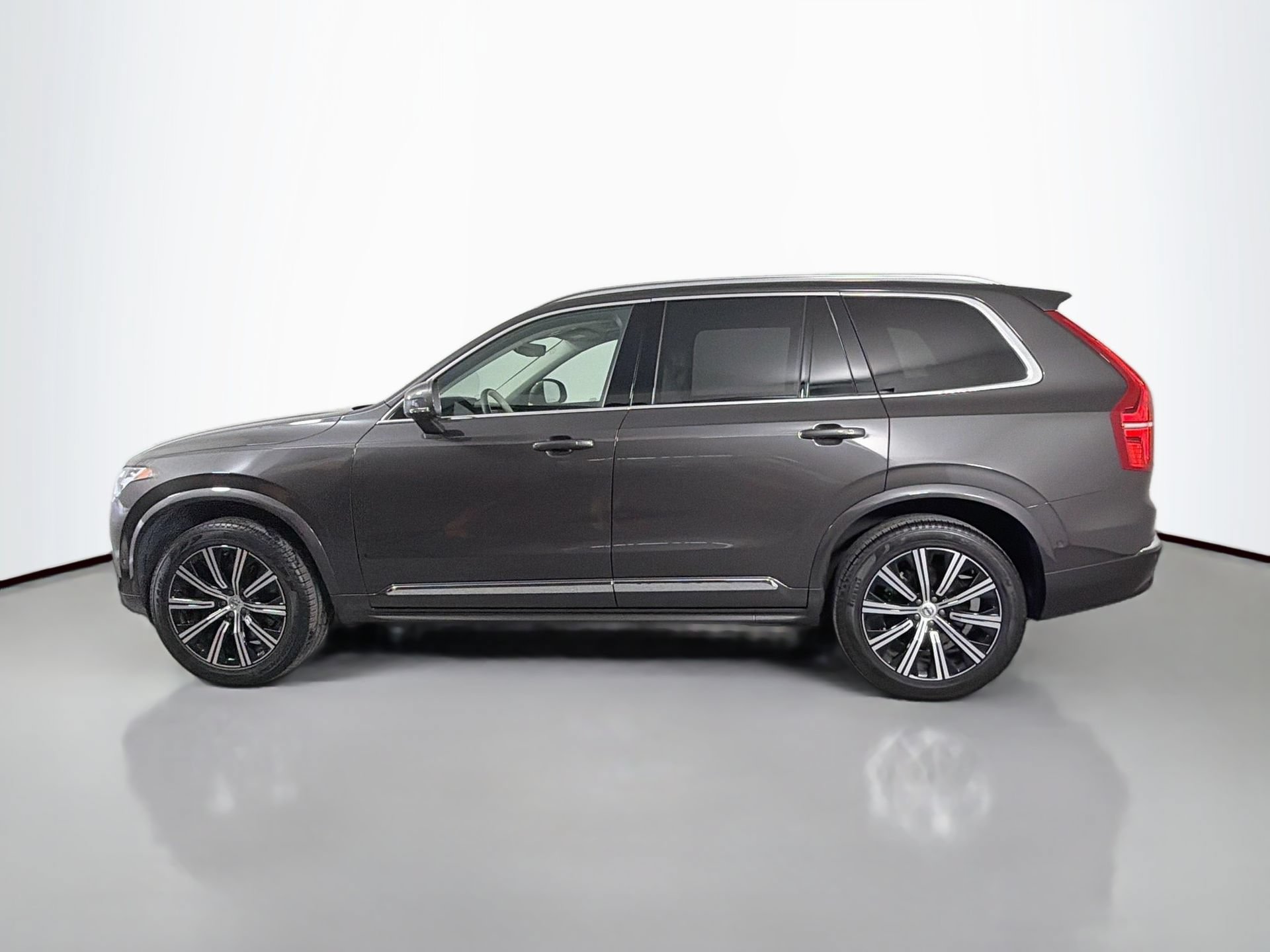 Certified 2024 Volvo XC90 B5 Plus w/ Protection Package AWD/4WD image 9