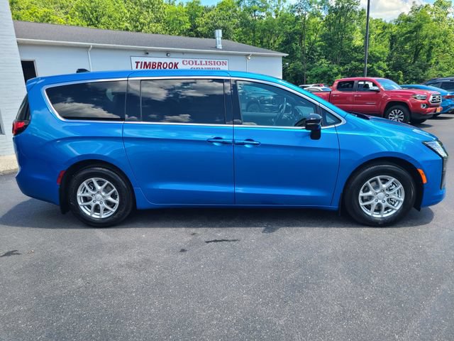 New 2027 Chrysler Pacifica Select FWD image 6