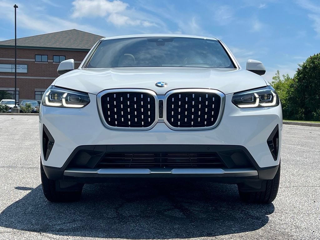 Used 2025 BMW X4 xDrive30i w/ Premium Package AWD/4WD image 3