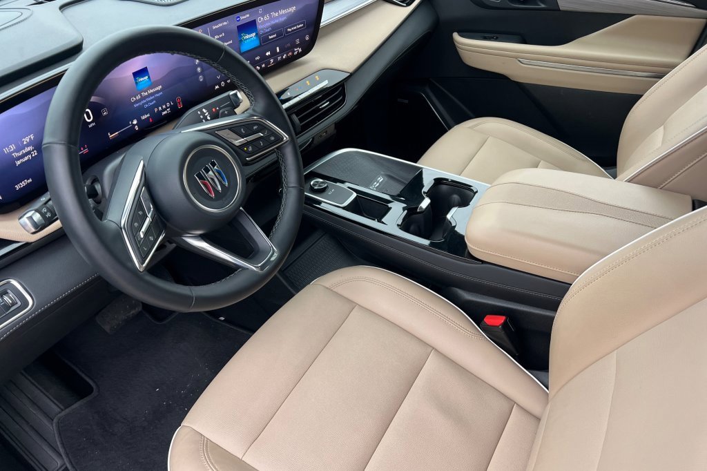 Used 2025 Buick Enclave Preferred image 7