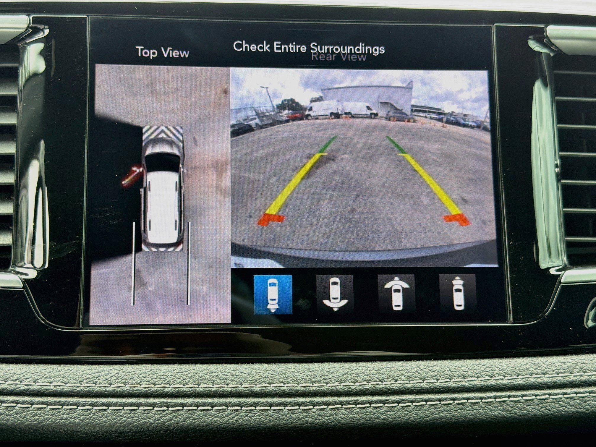Used 2019 Chrysler Pacifica Limited w/ Advanced Safetytec Group FWD image 35
