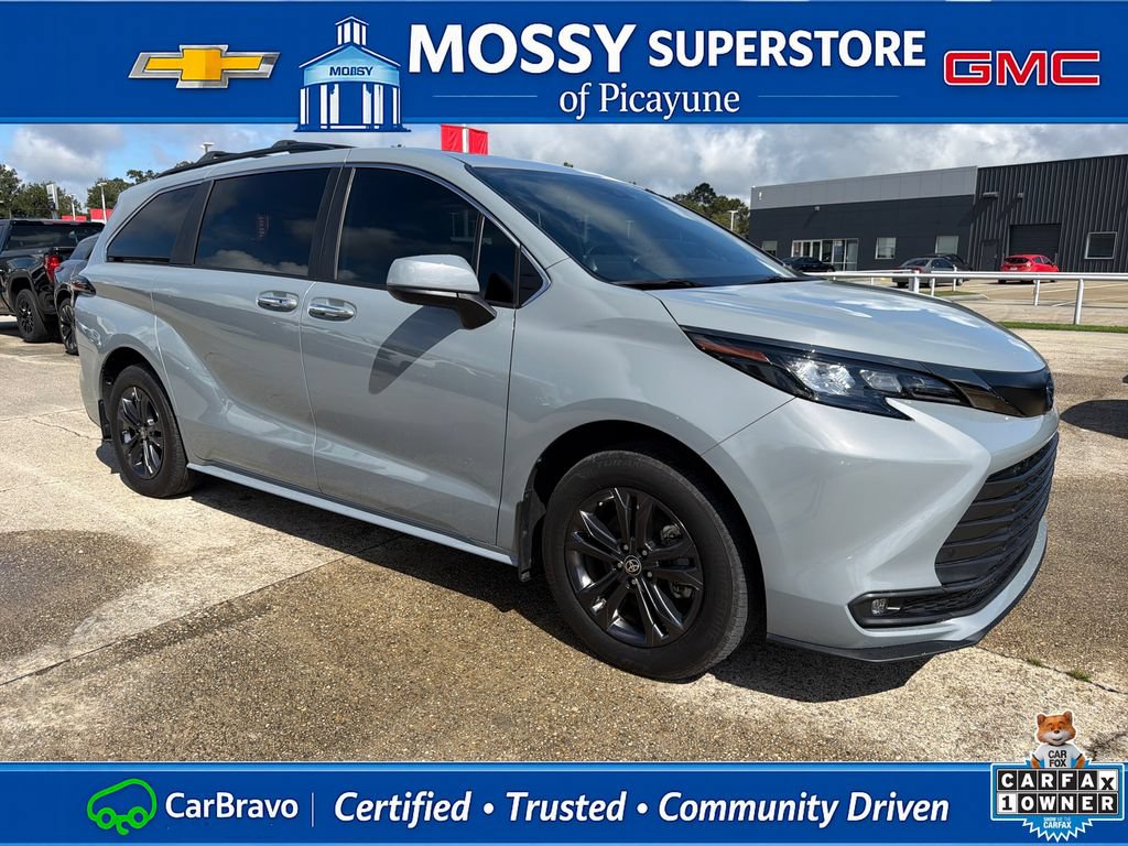 Used 2024 Toyota Sienna XLE Woodland Edition AWD/4WD image 10