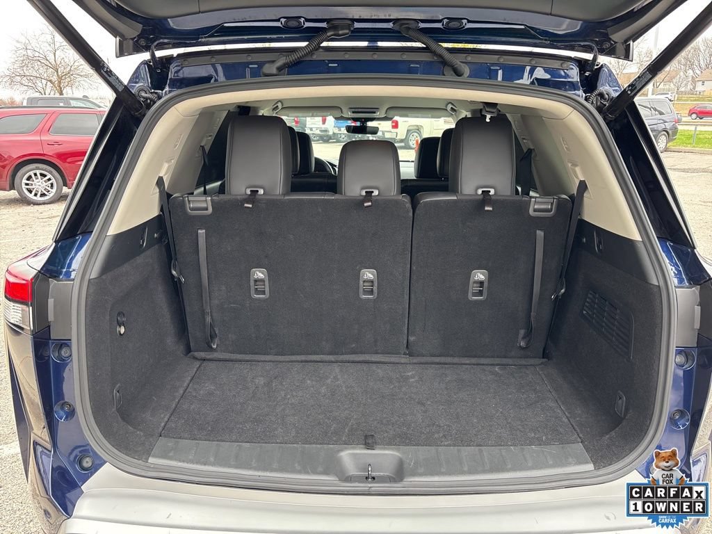 Used 2025 Nissan Pathfinder SL FWD image 3