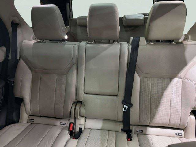 Used 2017 Land Rover Discovery HSE AWD/4WD image 37