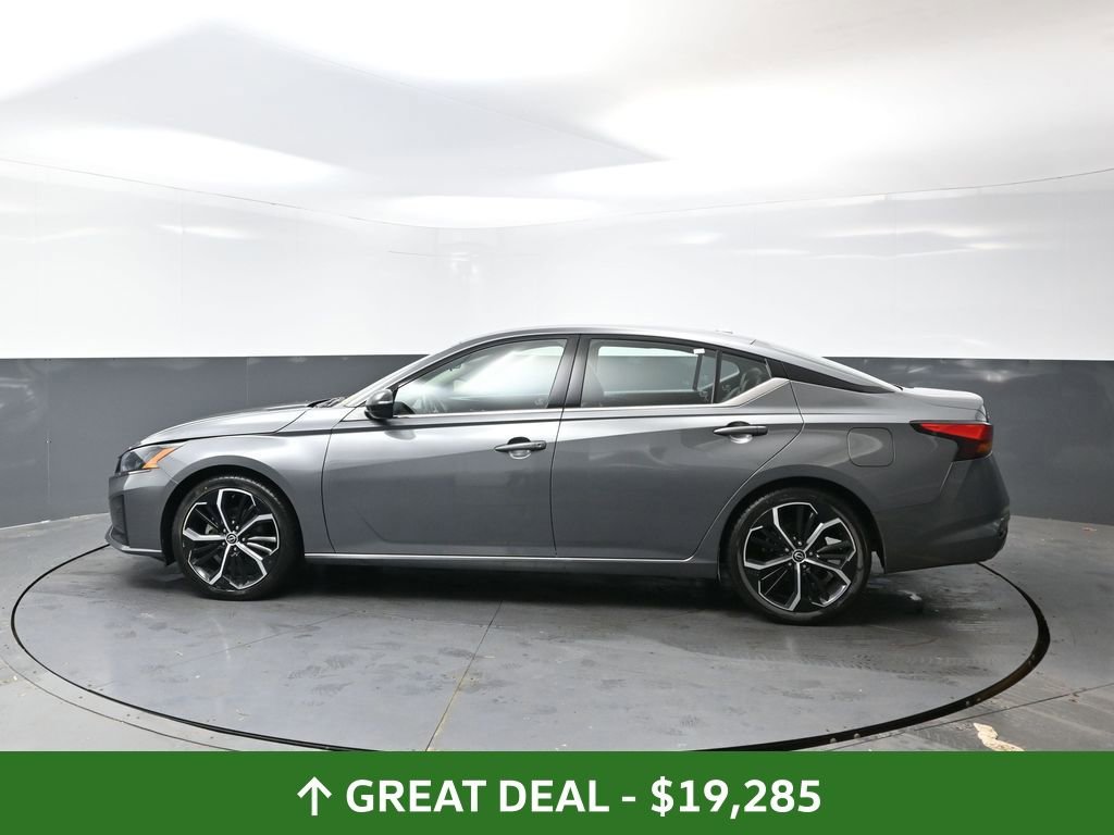 Used 2024 Nissan Altima 2.5 SR image 12
