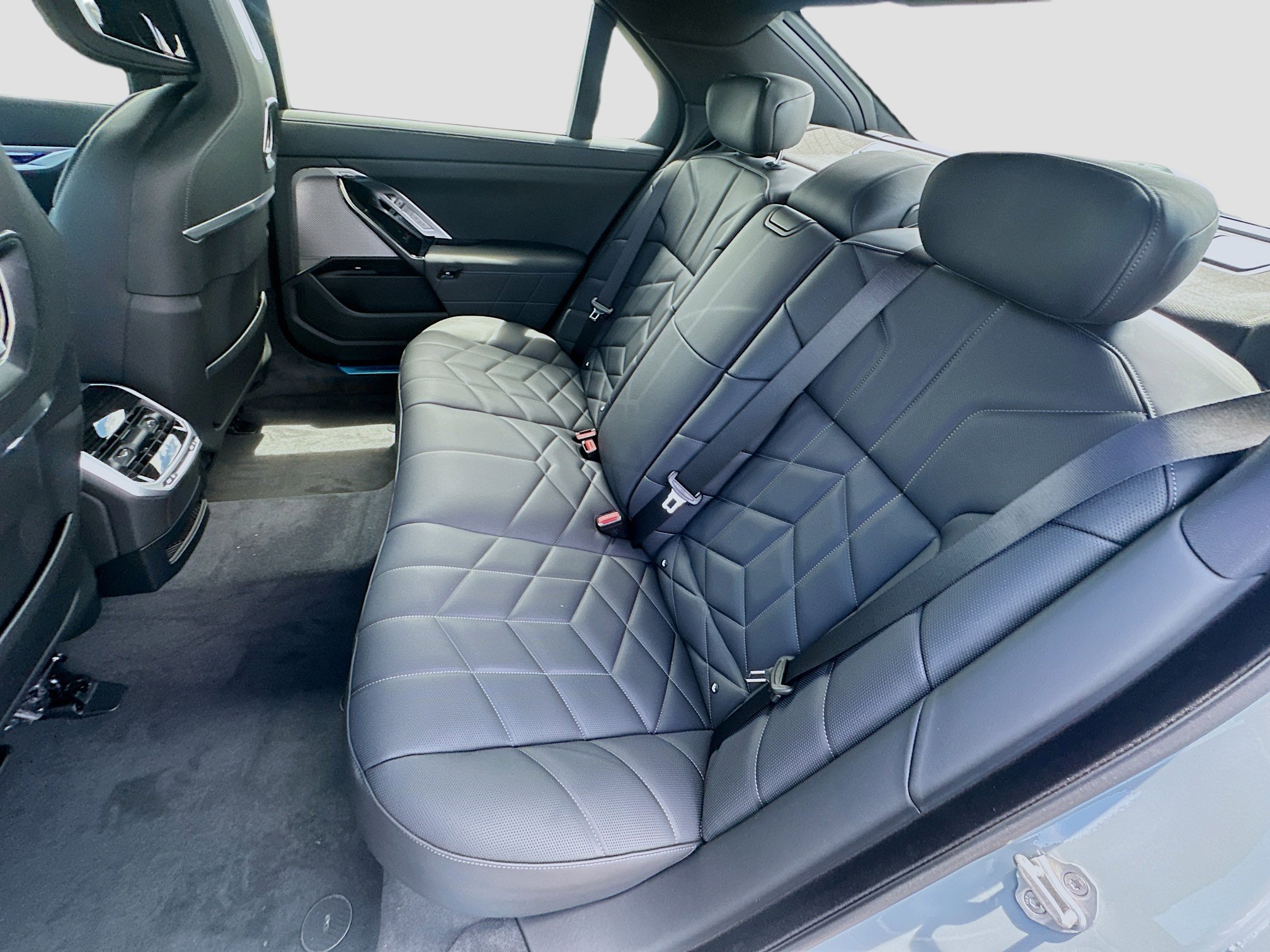 New 2026 BMW 750e xDrive w/ Executive Package image 21