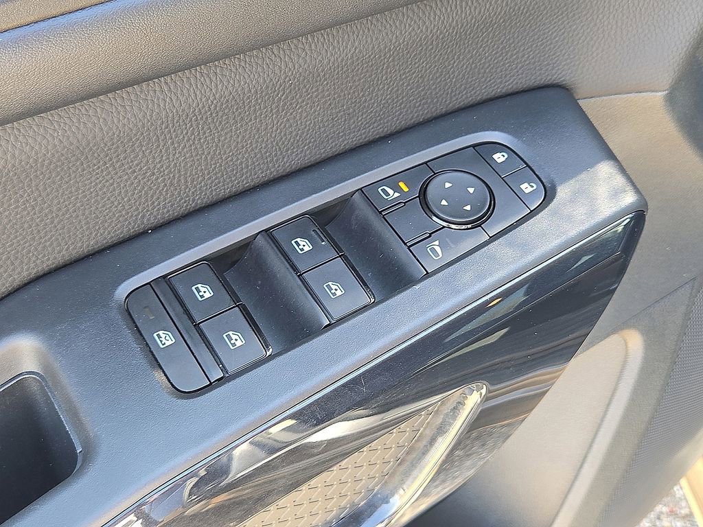 Used 2025 Nissan Pathfinder SV AWD/4WD image 22