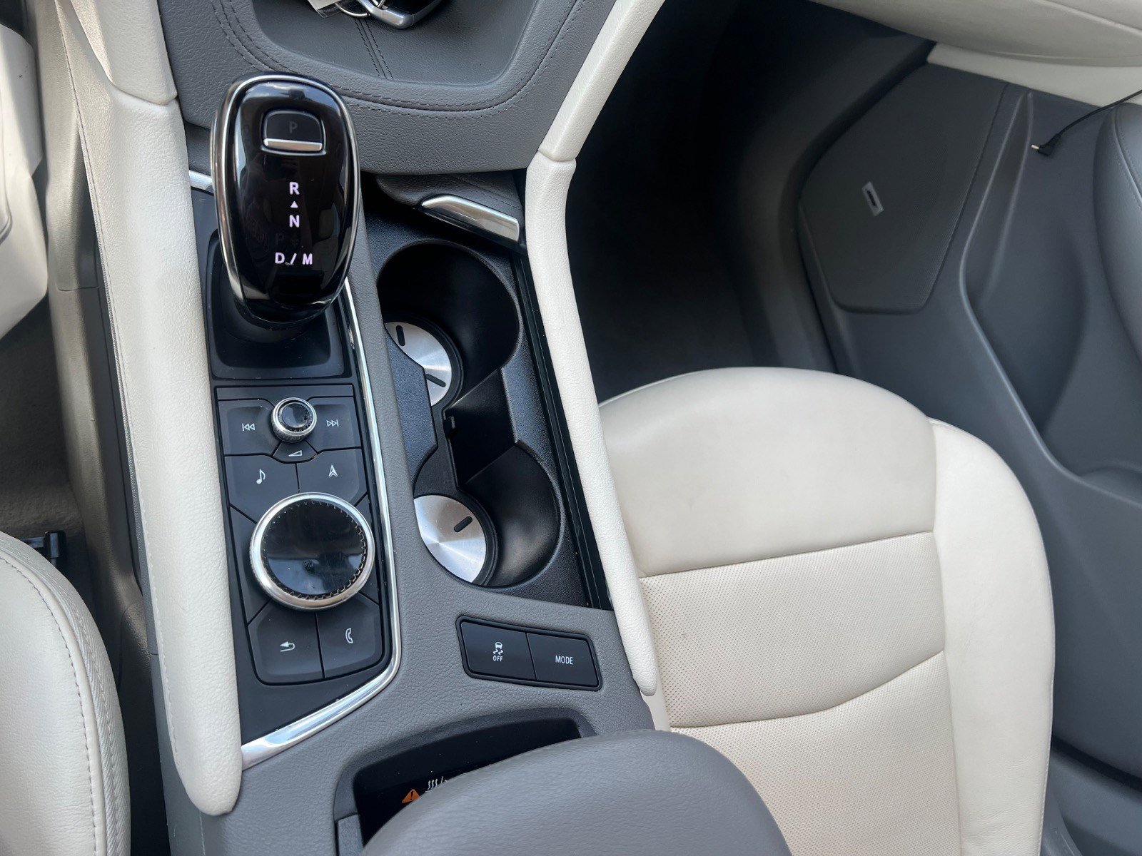 Used 2022 Cadillac XT6 Premium Luxury w/ Technology Package image 16