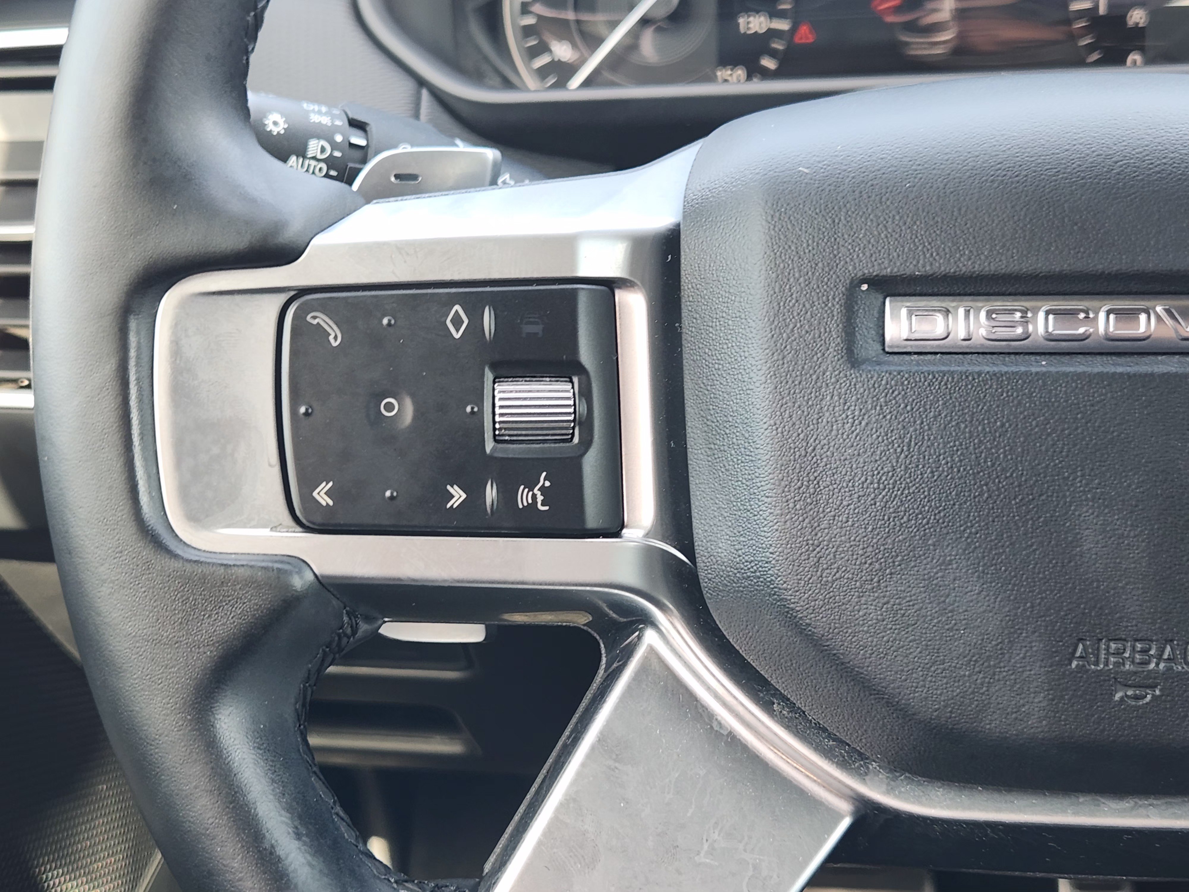 Used 2023 Land Rover Discovery S R-Dynamic AWD/4WD image 28