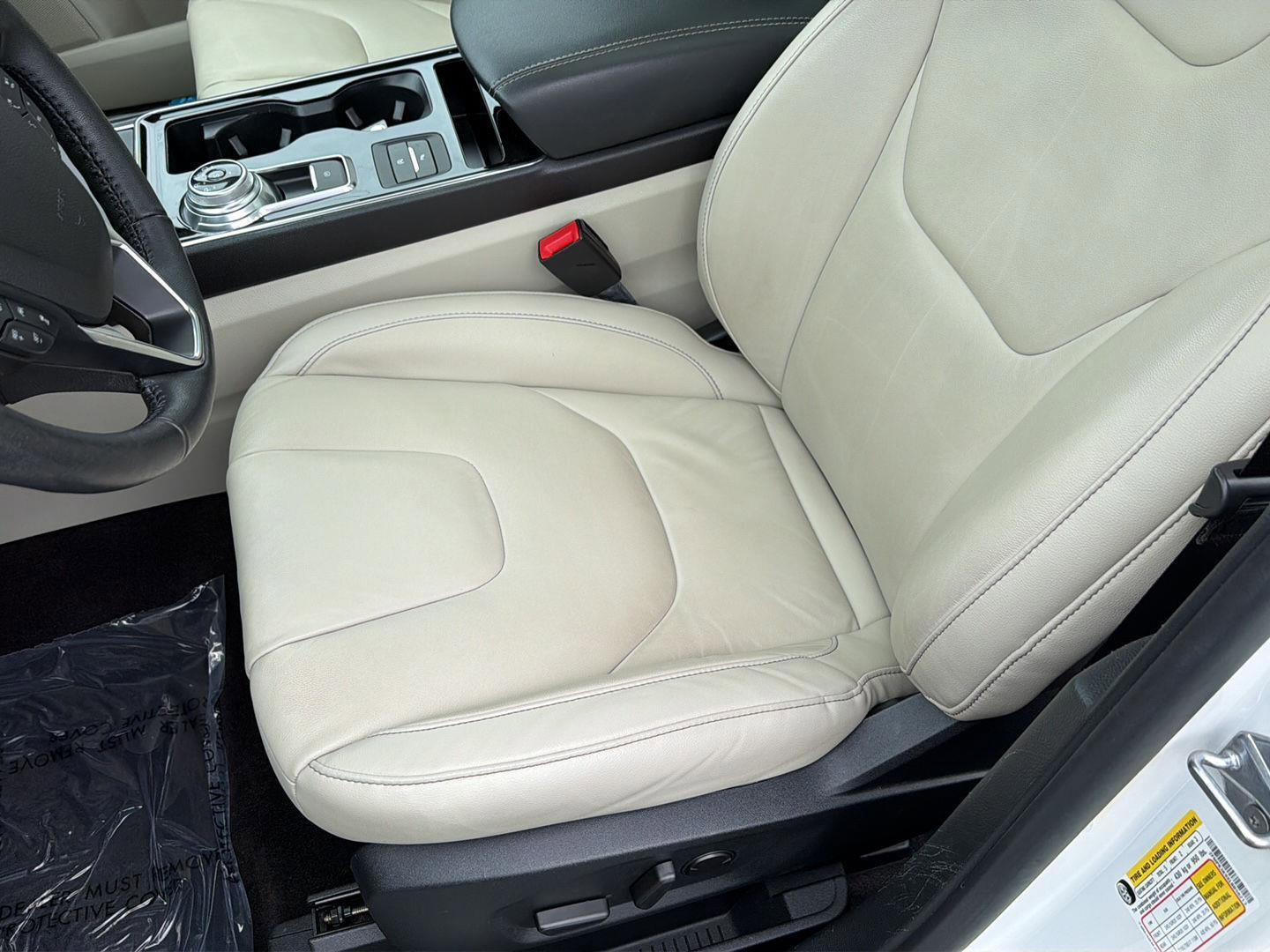 Used 2020 Ford Edge Titanium FWD image 32