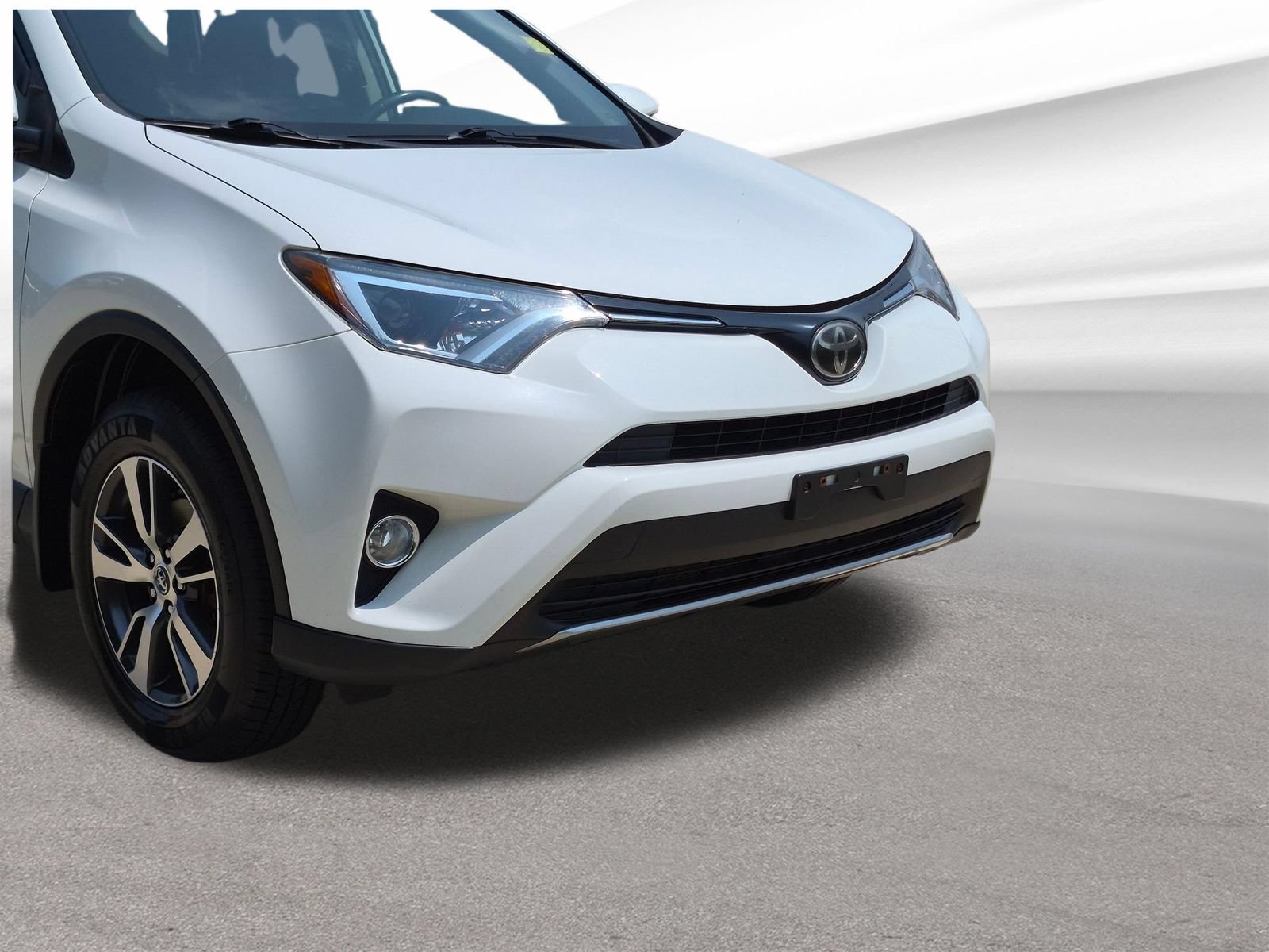Used 2017 Toyota RAV4 XLE AWD/4WD image 35