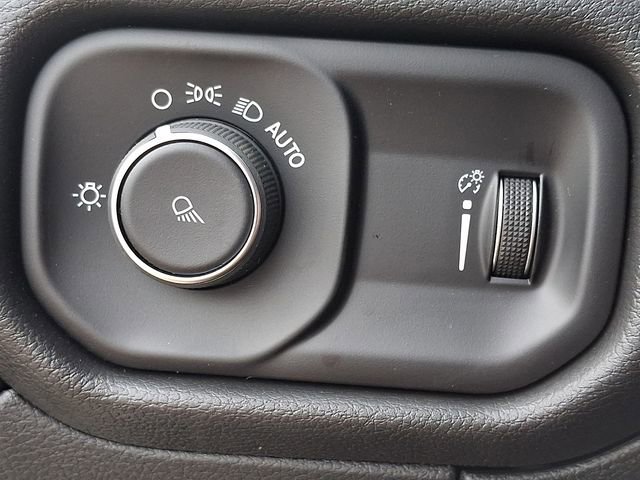 Used 2024 RAM 2500 Tradesman w/ Chrome Appearance Group image 24