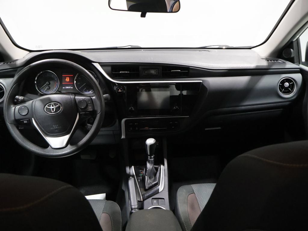 Used 2018 Toyota Corolla LE FWD image 15