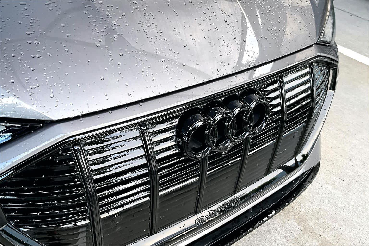 Used 2023 Audi e-tron Premium Plus w/ Premium Plus Package AWD/4WD image 46