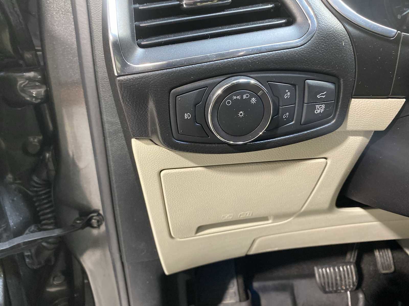 Used 2019 Ford Edge Titanium w/ Cold Weather Package image 24