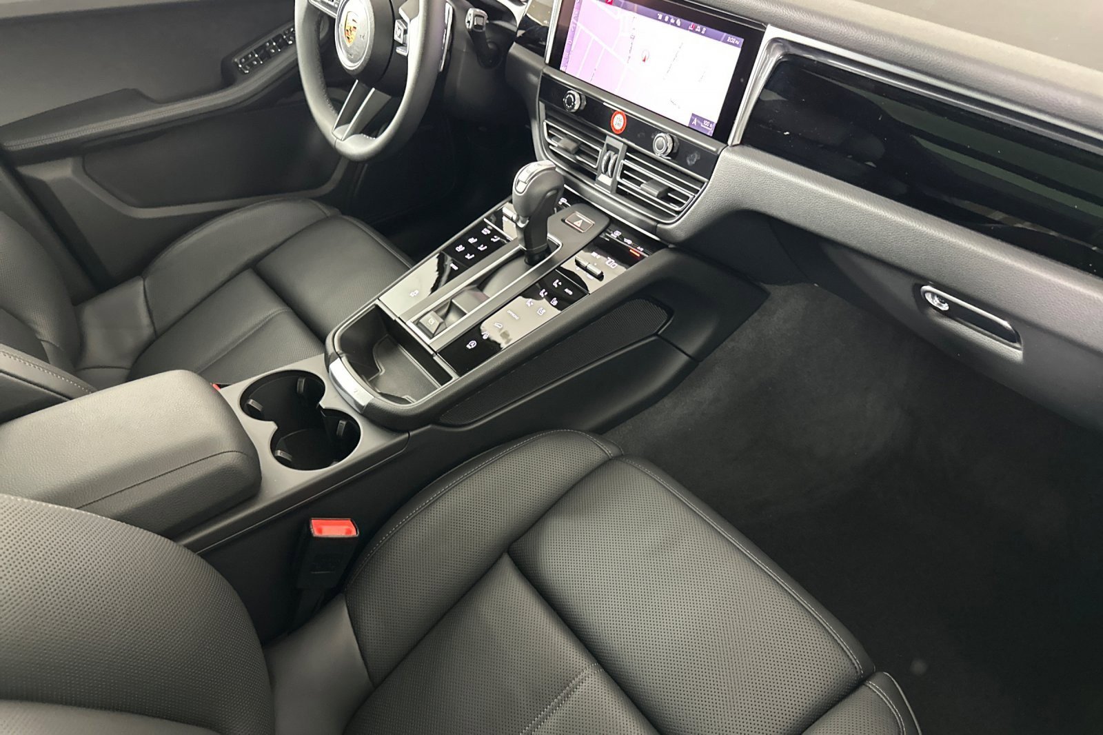 Used 2025 Porsche Macan w/ Premium Package Plus image 15