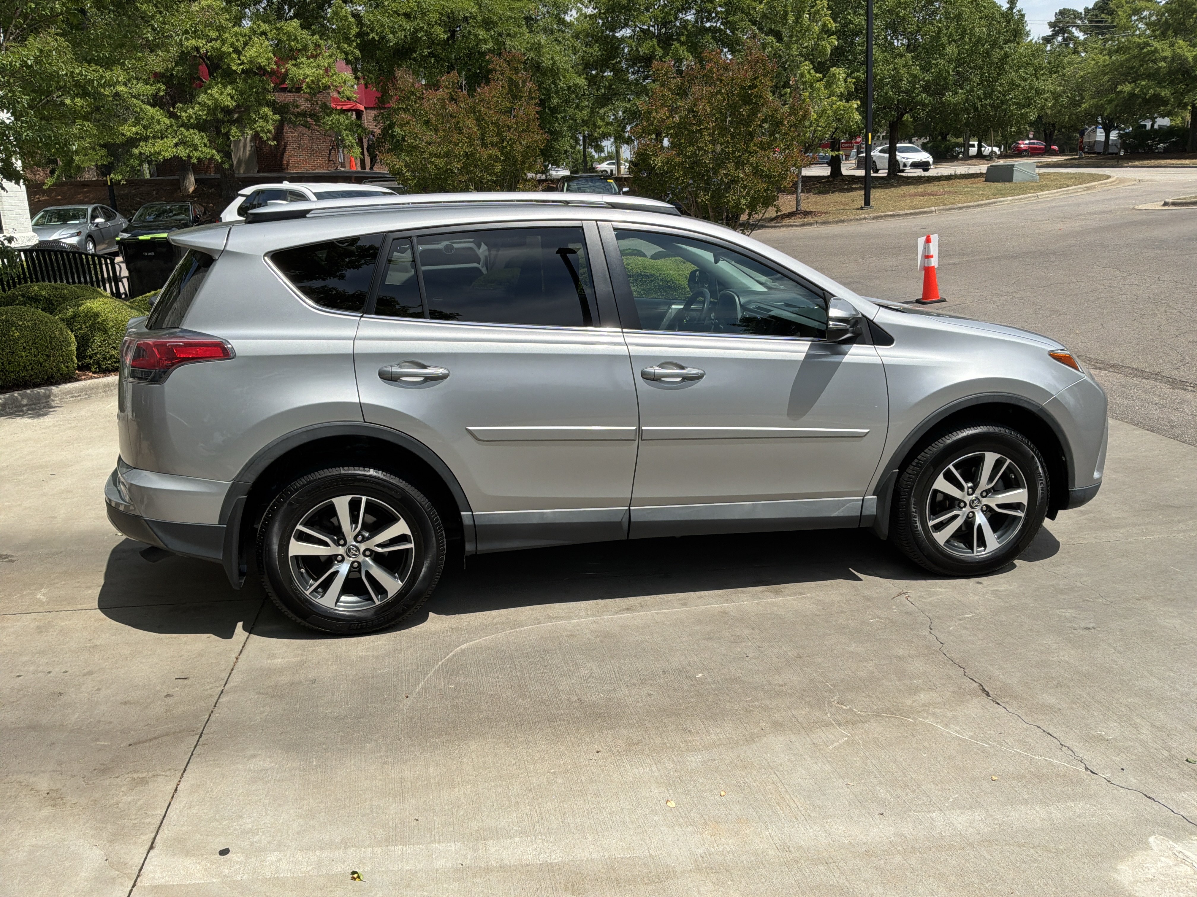 Used 2016 Toyota RAV4 XLE AWD/4WD image 11