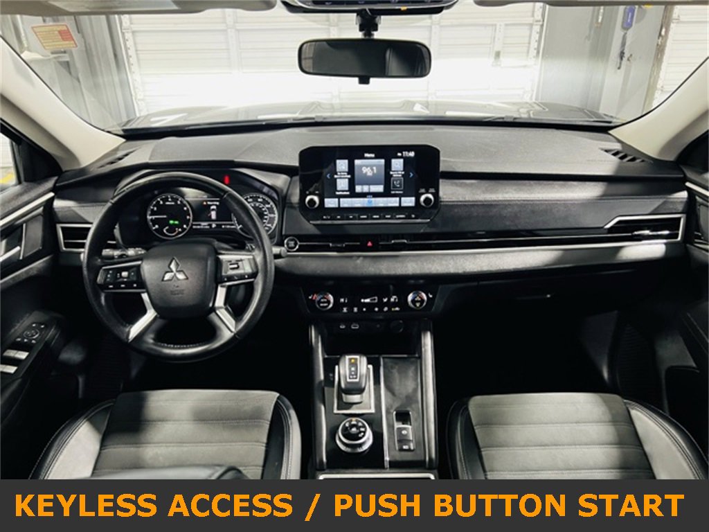 Used 2024 Mitsubishi Outlander SE image 4