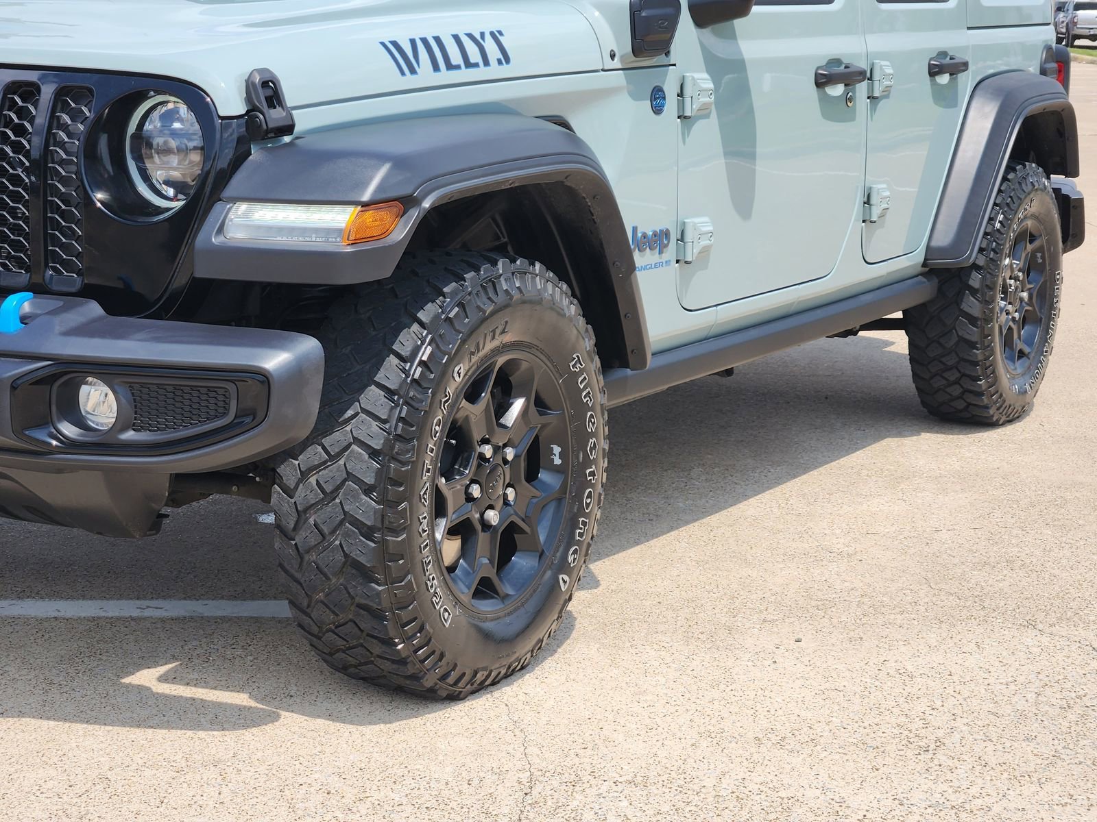 Used 2023 Jeep Wrangler Unlimited w/ Sun & Screen Package AWD/4WD image 9