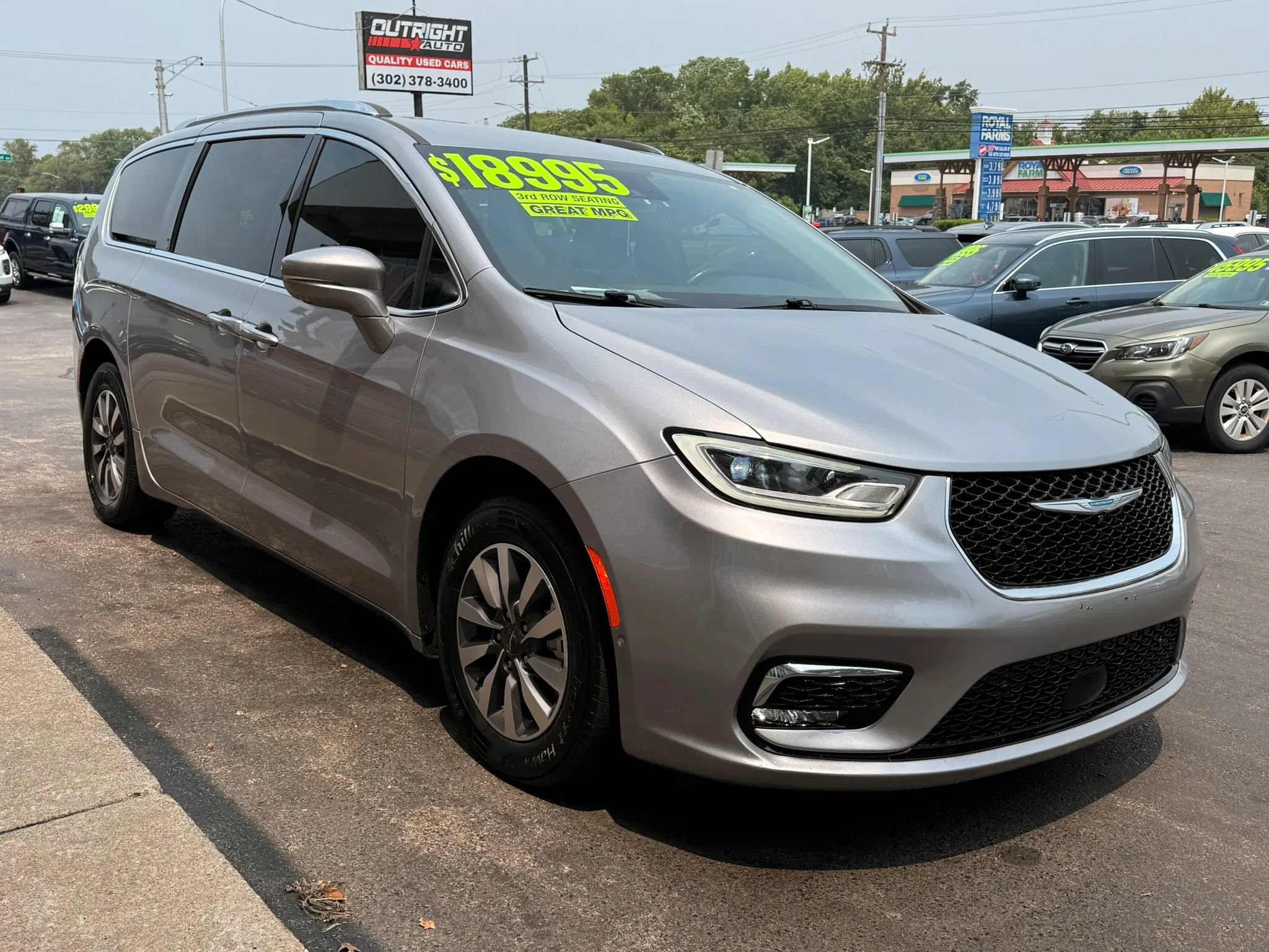 Used 2021 Chrysler Pacifica Touring-L FWD image 5
