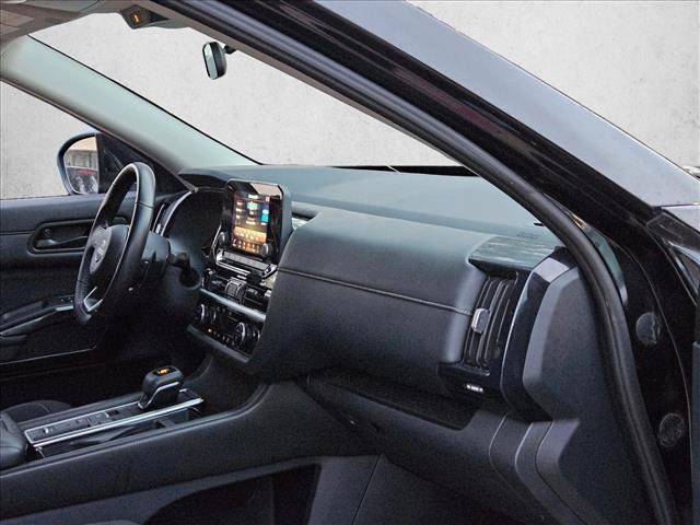 Used 2025 Nissan Pathfinder SV image 22