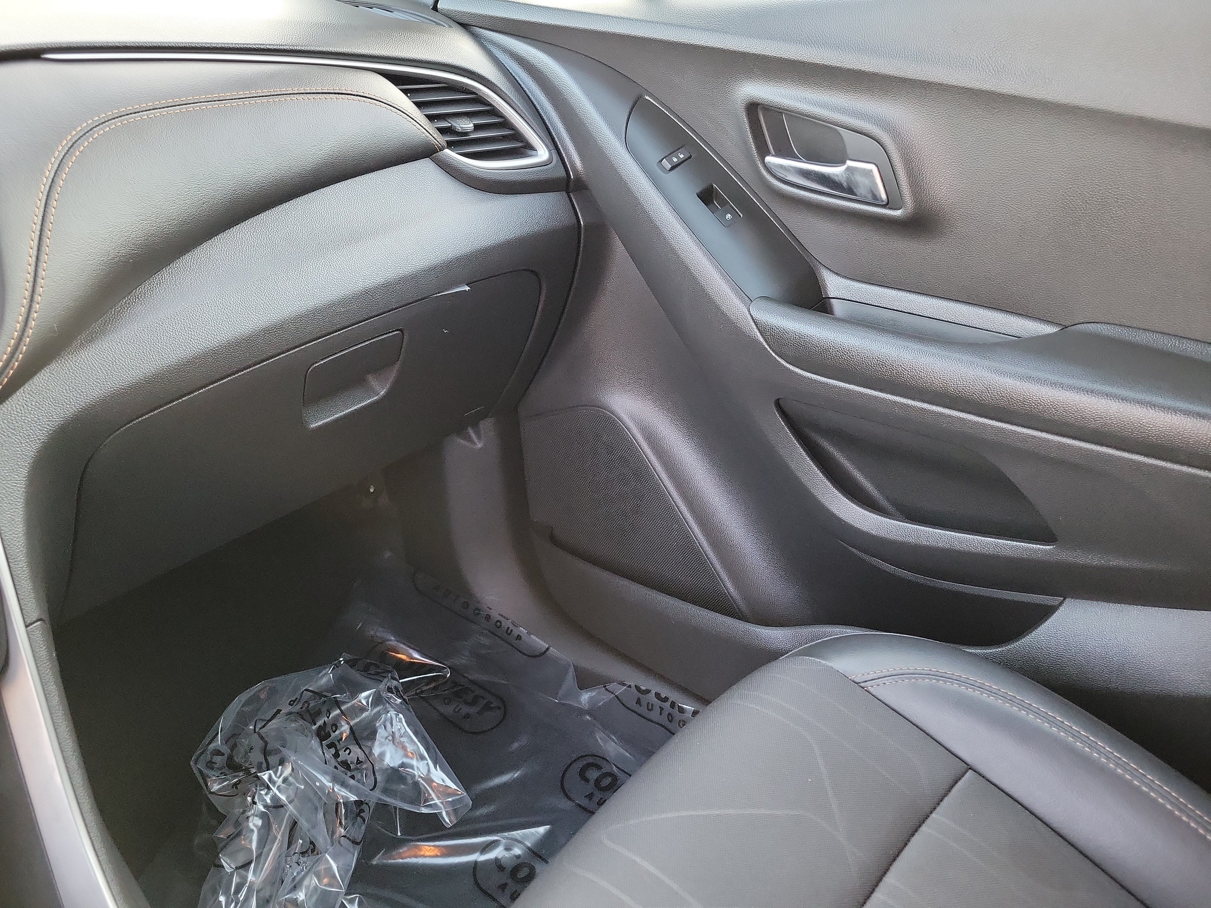Used 2021 Chevrolet Trax LT FWD image 25