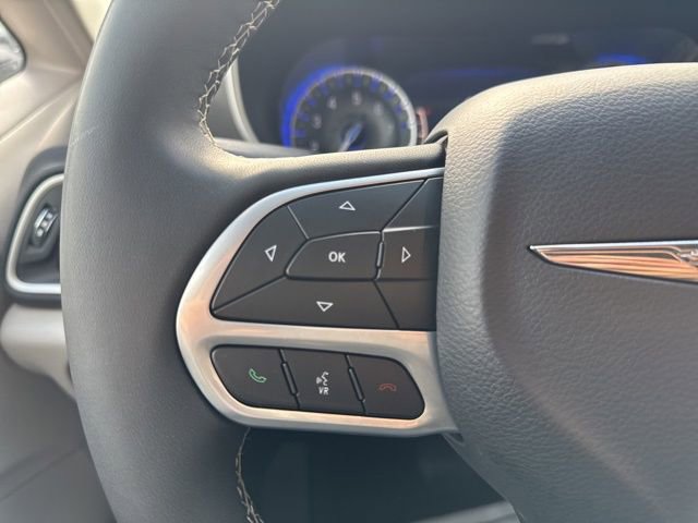 Used 2024 Chrysler Pacifica Touring-L FWD image 12